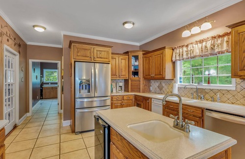 Stoney Point Landing House | Scenic Lake Views with Beach Access and Family-Friendly Amenities