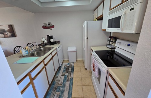 Kimberling City Condo | Experience Summertime Bliss by the Lake with Top Amenities