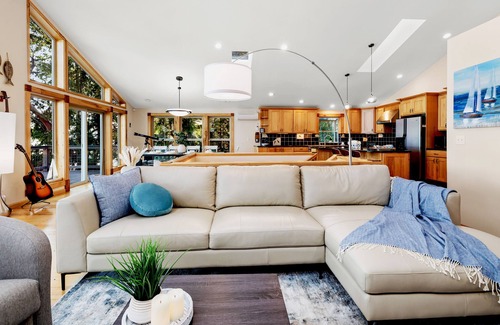 Puget Sound House | Seaside Retreat: Beachfront Views & Game Room Fun