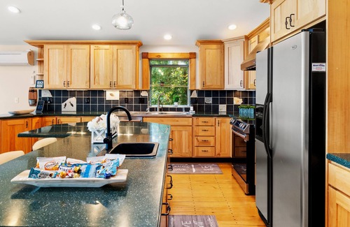 Puget Sound House | Seaside Retreat: Beachfront Views & Game Room Fun