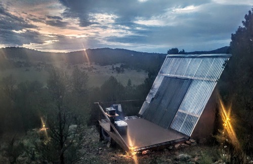 Canon City Cabin | Scenic Deck with Pet-Friendly Comfort and 10/10 Rating