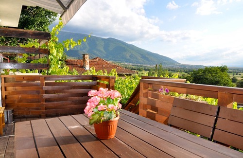 Sapareva Banya Apartment | Inviting Villa near Rilla's Seven Lakes with Pool & Breakfast