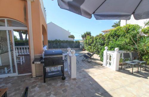 L'Albufereta Villa | Charming Villa with Sea Views, Steps to the Beach
