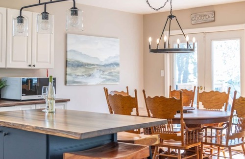 Consecon Cottage | Serene Waterfront Retreat in Prince Edward County Wine Country