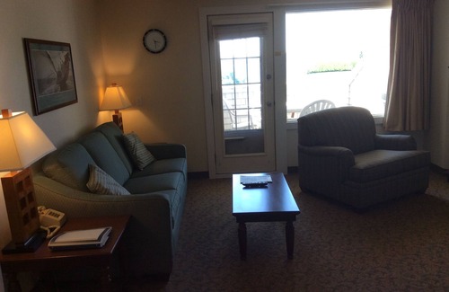 Ocean Drive Apartment | Scenic Newport Bay Waterfront with Pool and Spa Access