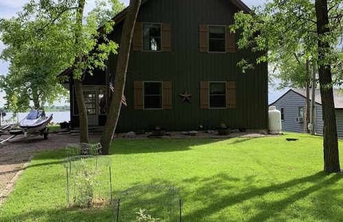 Ortonville House | Ideal Year-Round Lakeside Retreat with Pool & Breakfast