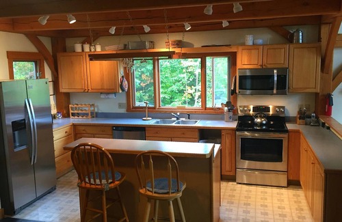 Bethlehem House | Unmatched Views with Spa and Lake Access Await You!