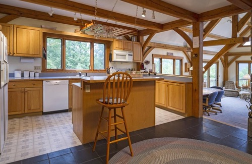 Bethlehem House | Unmatched Views with Spa and Lake Access Await You!