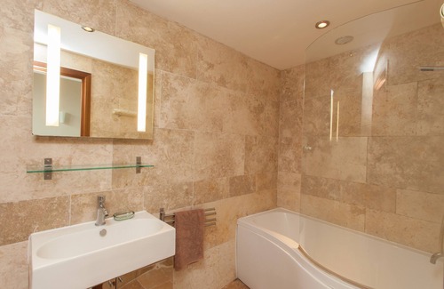 Crediton House | Guest Rated 10/10: Greatstone Barn at Great Gutton Farm