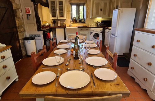 Lumbutts Cottage | Idyllic Greave Farm Todmorden with Pet-Friendly Amenities