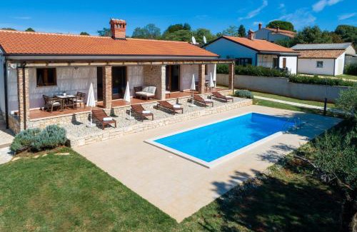 Kastelir-Labinci Villa | Grebac: 4-Star Hotel with Pool & Pet-Friendly Amenities