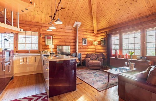Norwich Cottage | Discover a Unique Lodge with Family-Friendly Amenities