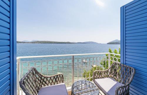 Perigiali Apartment | Beautiful Greek Beach House A7 with Private Oceanfront