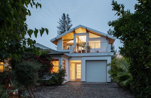 Redwood City House | Idyllic Greek Island-Inspired Three Bedroom Retreat