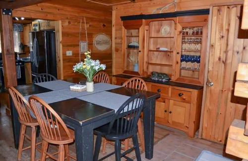 Thompson Falls House | Guest Rated: 10/10 at Green Acres Ranch Lodge Retreat