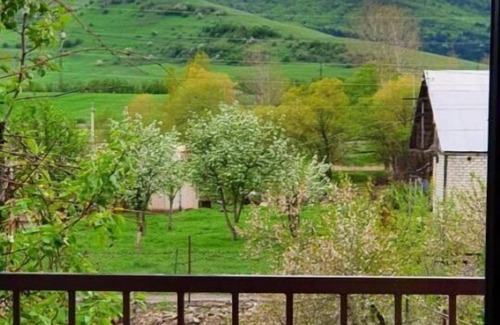 Gyulagarak House | Family-Friendly Green Agarak Guest House Near Dendropark