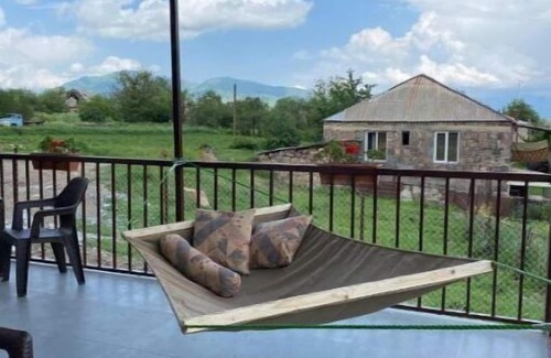 Gyulagarak House | Family-Friendly Green Agarak Guest House Near Dendropark