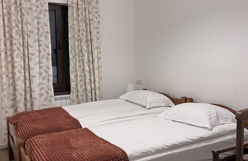 Gyulagarak House | Discover Green Agarak GuestHouse: Family & Pet Friendly Stay