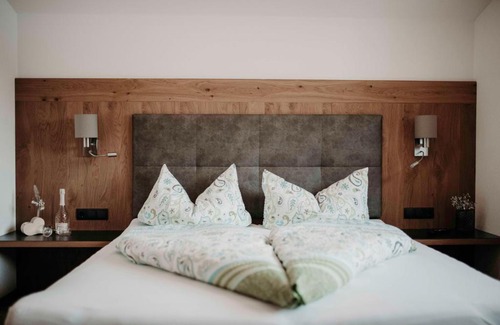 Uderns Apartment | Pet-Friendly Green Apart: Guest Rated 9.7/10 for Families