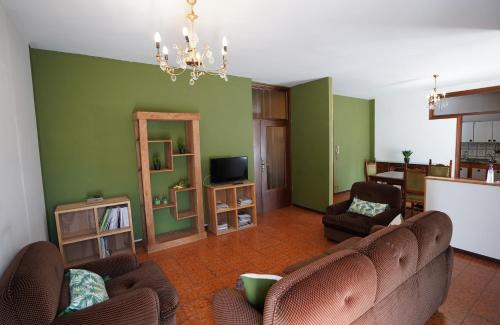 Piobbico Apartment | Green Apartment: Family-Friendly Retreat with Hot Tub