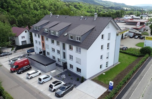 Wehr Apartment | Impressive Green Apartment on 1st Floor - ApartWehr