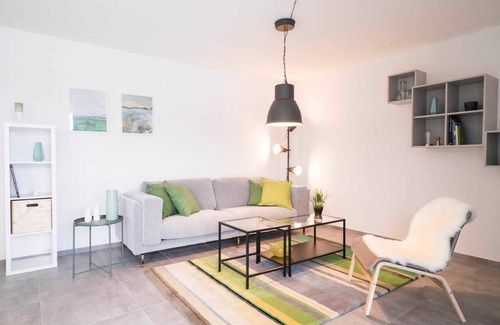 Wehr Apartment | Impressive Green Apartment on 1st Floor - ApartWehr