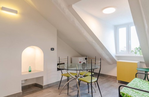 Borgo Dora Apartment | Green Balon (AIRCO) by Happyhostorino