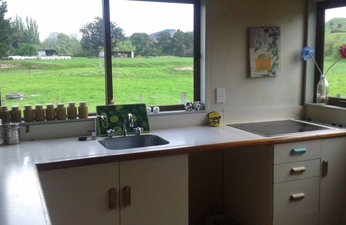 Gladstone House | Experience Green Barn: Family-Friendly Farm Stay in Gladstone