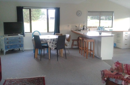 Gladstone House | Experience Green Barn: Family-Friendly Farm Stay in Gladstone