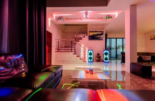 Nong Pla Lai Villa | Green Beach Pool Villa