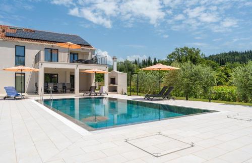 Cilipi Villa | Green & Blue Five Bedroom Villa with Private Pool and Complete Privacy