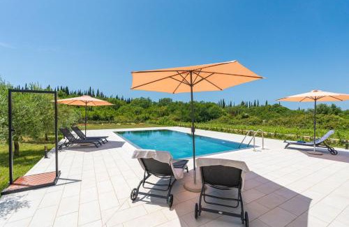 Cilipi Villa | Green & Blue Five Bedroom Villa with Private Pool and Complete Privacy