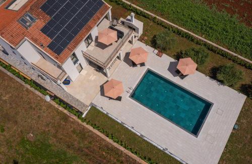 Cilipi Villa | Green & Blue Five Bedroom Villa with Private Pool and Complete Privacy