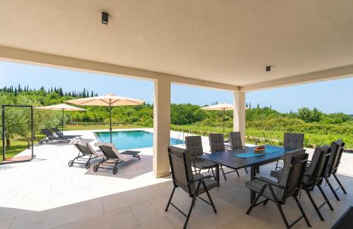 Cilipi Villa | Green & Blue Five Bedroom Villa with Private Pool and Complete Privacy