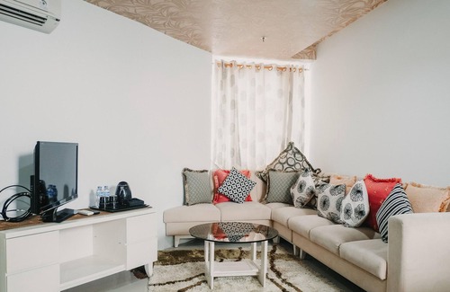 Chinatown Apartment | Budget-Friendly Green Central City Apartment Steps from Shops