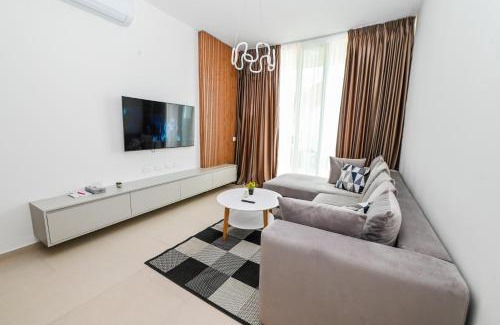 Jala Apartment | Pet-Friendly Green Coast Luxury Apt with Ocean Views