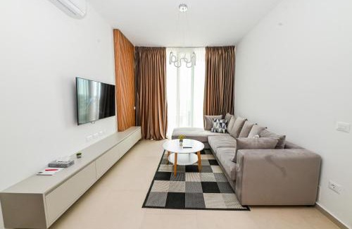 Jala Apartment | Pet-Friendly Green Coast Luxury Apt with Ocean Views