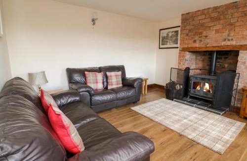 Pant-y-Dwr House | Pet-Friendly Retreat at Green Cottage - Rated 9/10 by Guests