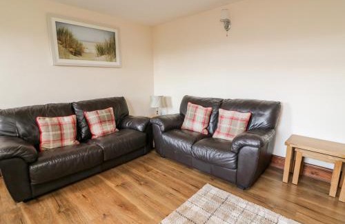 Pant-y-Dwr House | Pet-Friendly Retreat at Green Cottage - Rated 9/10 by Guests