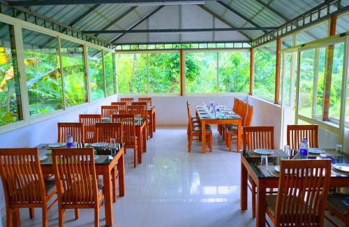 Devikolam Hotel | Experience Green Cove Munnar: Family-Friendly Retreat