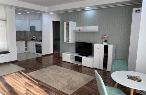 Stefanestii de Jos Apartment | Relaxing Green Deluxe Apartment in Cosmopolis - 4 Stars
