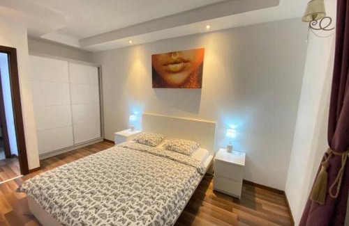 Stefanestii de Jos Apartment | Relaxing Green Deluxe Apartment in Cosmopolis - 4 Stars