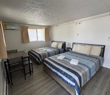 Old Orchard Beach Hotel | Family-Friendly Retreat at Green Dolphin with Pool Access