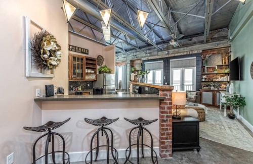 Brazos Apartment | Magnolia Loft at Green Door Lofts: Guest Rated 10/10