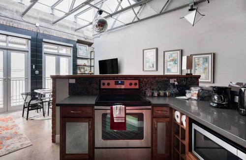 Brazos Apartment | Guest Rated: 10/10 - Retro Lofts near Silos & Downtown