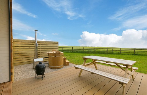 St. Buryan Cottage | Romantic Green Fields with Hot Tub in St Buryan