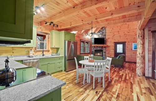 Logan Cabin | Indulge at Green Frog | Cozy Cabin with Breakfast Amenity