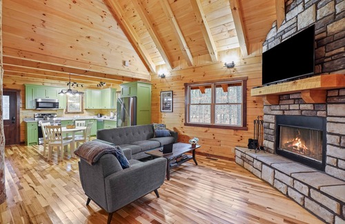 Logan Cabin | Indulge at Green Frog | Cozy Cabin with Breakfast Amenity