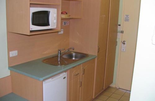 Dubbo Hotel | Welcoming Green Gables Motel: Pool, Breakfast & Family Friendly