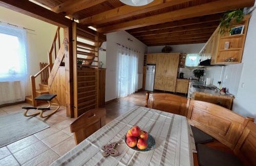Gencsapati Apartment | Pet-Friendly Retreat at Green Garden Apartman
